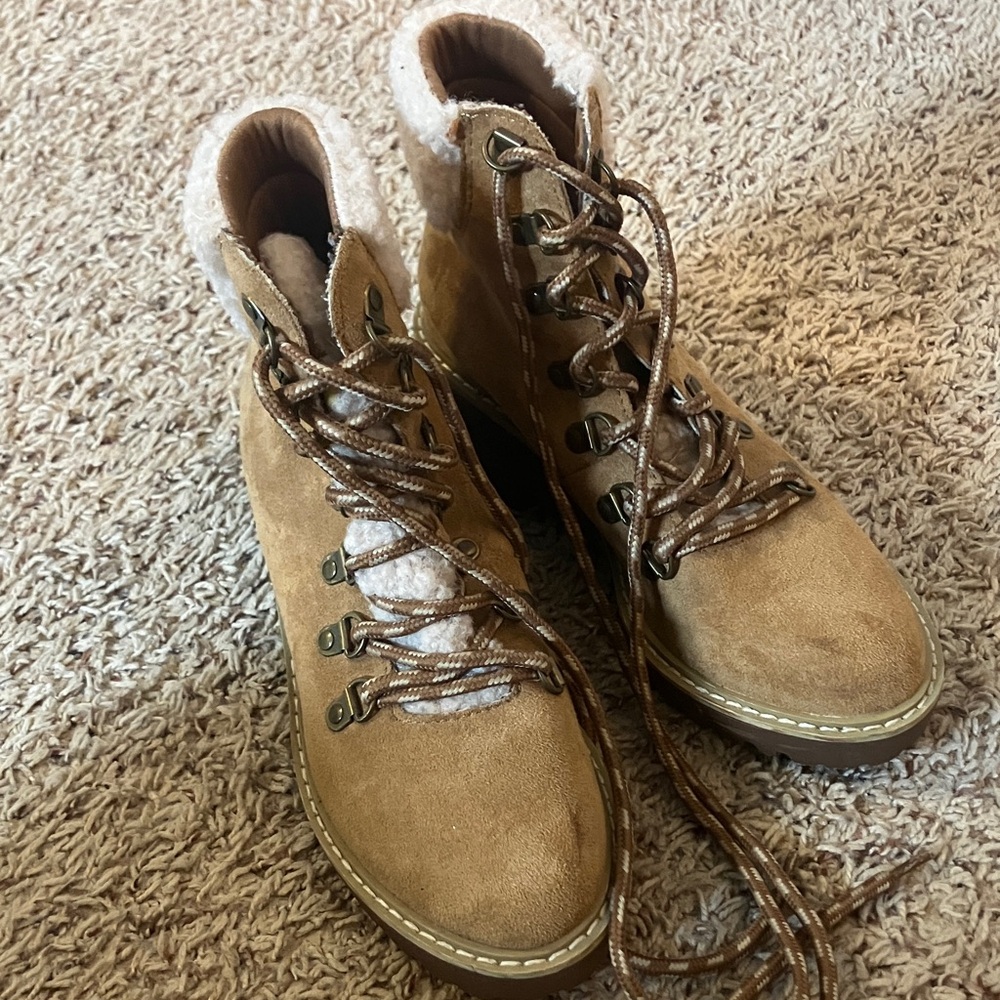 Women's Cozy Tan Lace-Up Heeled Boots